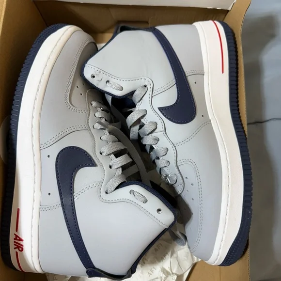 Nike Air Force 1 High-Top Sneakers in Gray and Navy - Picture 4 of 8